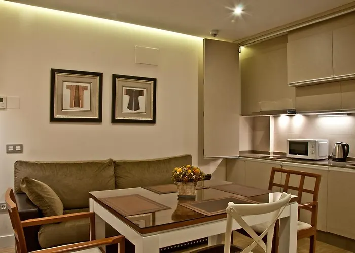 아파르타멘토스 론다센트로 *