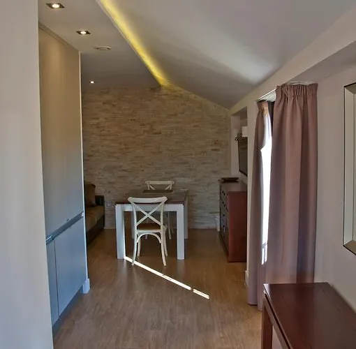 아파르타멘토스 론다센트로 아파트 *