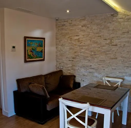 아파르타멘토스 론다센트로 *