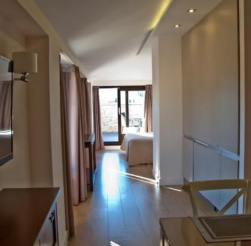 아파르타멘토스 론다센트로 * 론다