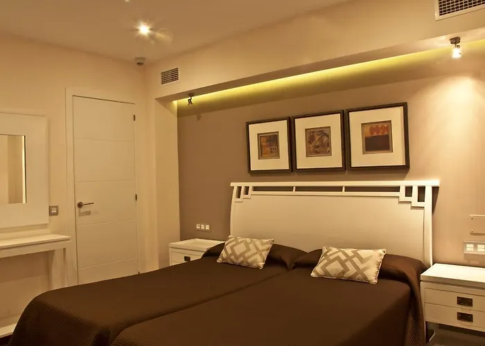 아파르타멘토스 론다센트로 아파트 *