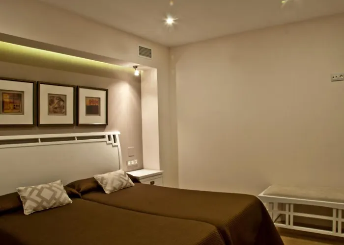 아파르타멘토스 론다센트로 *